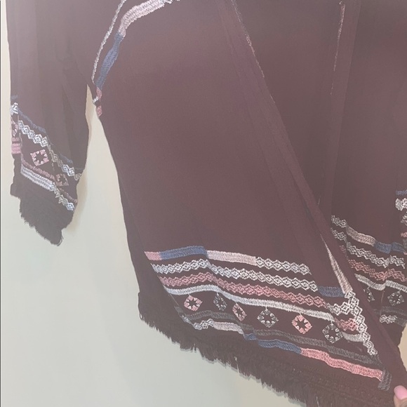 Knox Rose burgundy Embroidered kimono wrap size medium - Picture 6 of 9